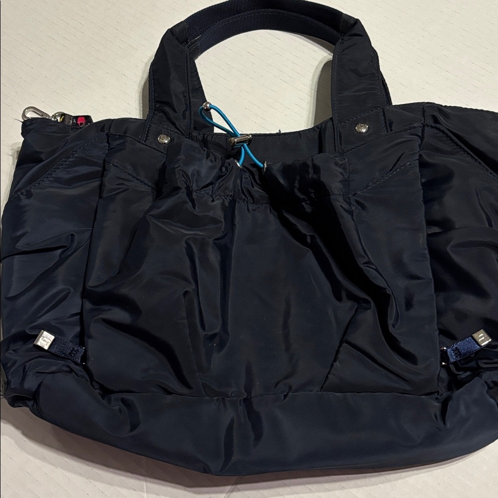 bg by Baggallini Navy cosmetics carry-all, pockets, wet bag, or as a Lunchbox!